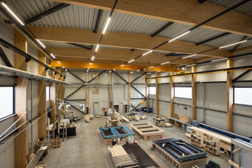 Werkplaats houtlab gebouwd met hout