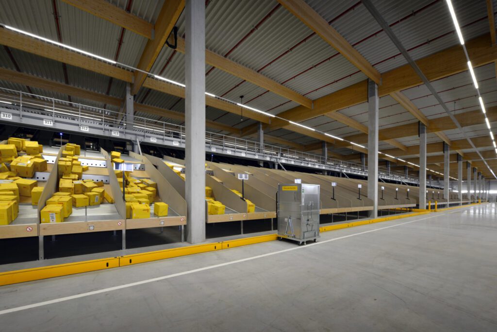 Sorteerhub dhl zaltbommel binnenkant